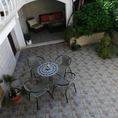 Kuljis Apartment Vis