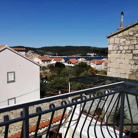 Kuljis Apartment Vis