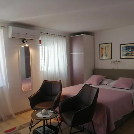 Kuljis Apartment Vis