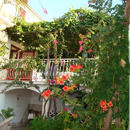 Kuljis Apartment Vis