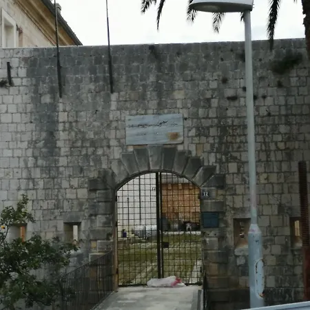 Kuljis Apartamento *